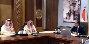 رئيس الوزراء يبحث مع وزير الصناعة والثروة المعدنية السعودي فرص التعاون 