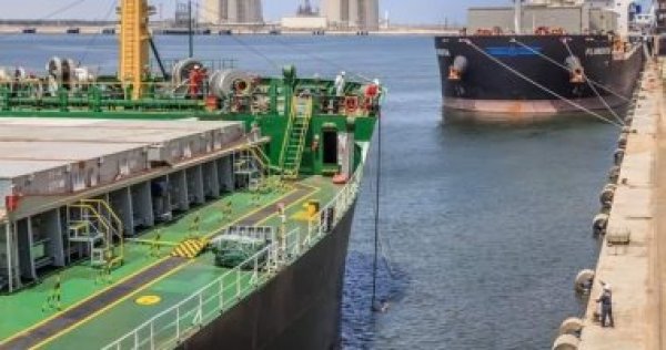 وصول ناقلة غاز إلى ميناء دمياط لشحن 61 ألف طن