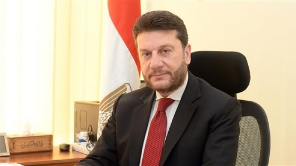 عمرو المنير يتقدم باستقالته من منصب نائب وزير المالية لرئيس مجلس الوزراء 