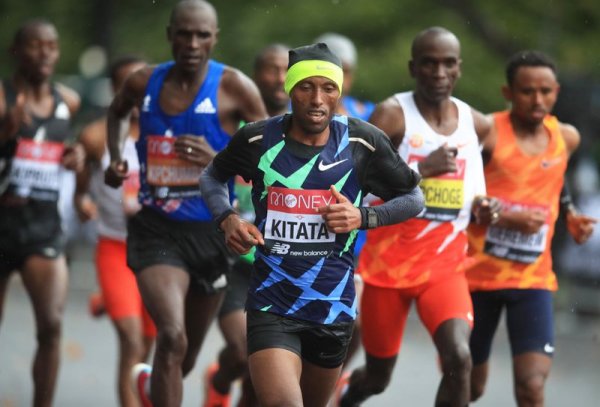 الإثيوبي كيتاتا يفجر مفاجأة ويفوز بسباق ماراثون لندن 