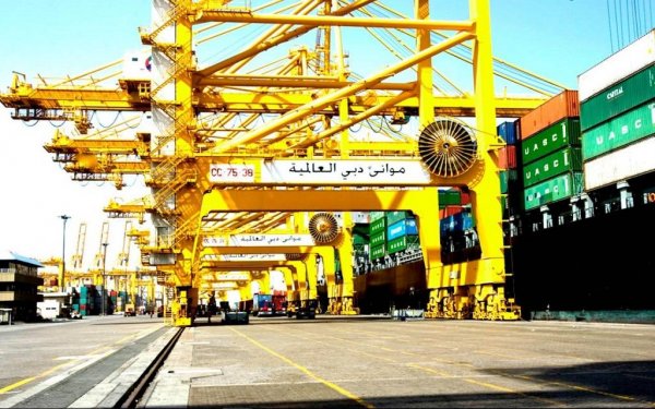 مصر تتعاقد مع موانئ دبي لتطوير الميناء الجاف بأكتوبر الجديدة