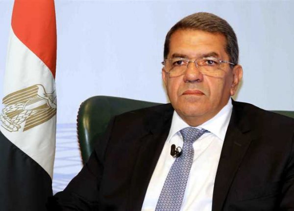 وزير المالية : 2 مليار يورو حصيلة السندات تصل مصر الاثنين