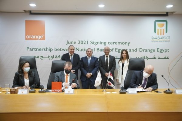 البنك الأهلي يوقع اتفاقية شراكة مع «أورنچ مصر» لإدارة محفظة «كاش»