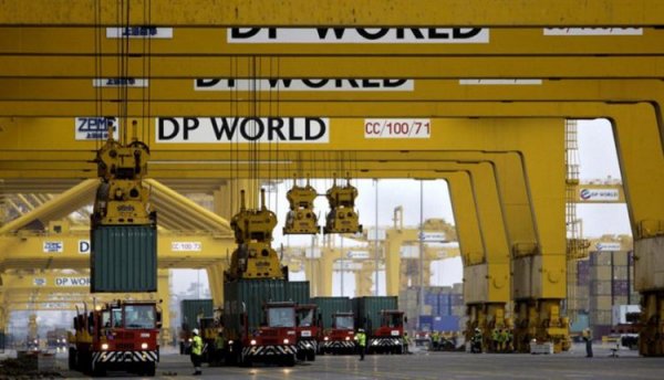 موانئ دبي العالمية توقع اتفاقية مع روسيا للشحن عبر طريق الملاحة الشمالي