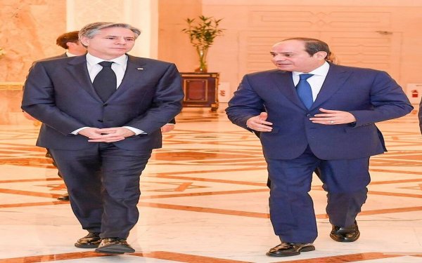 السيسي يؤكد موقف مصر الثابت للتوصل لحل عادل للقضية الفلسطينية