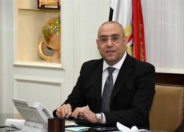 وزير الإسكان يشهد التشغيل التجريبي لأحد الكباري الجديدة بمدينة 6 أكتوبر