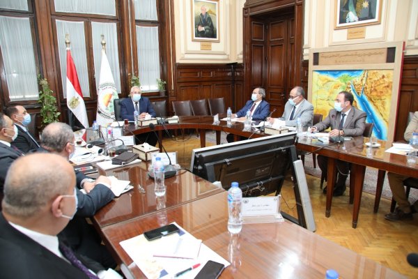 وزير الزراعة يبحث مستجدات وتطورات العمل في شركة تنمية الريف المصري وآليات الدعم الفني للمنتفعين بالمشروع