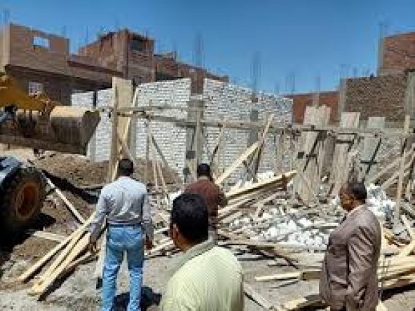 وزير الإسكان يصدر 3 قرارات لإزالة التعديات ومخالفات البناء على 300 فدان في 15 مايو