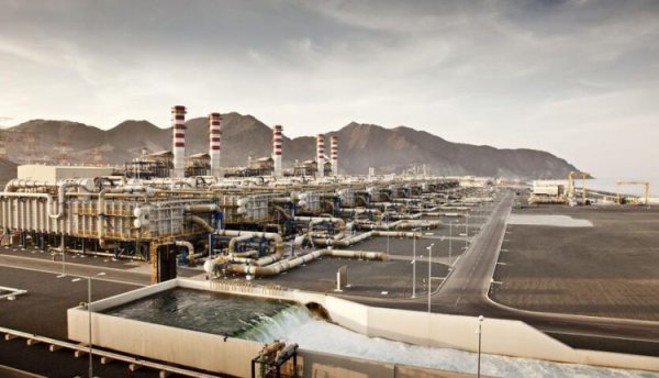 طاقة الإماراتية تتعاون مع أدنوك لإنشاء شبكة لشحن السيارات الكهربائية