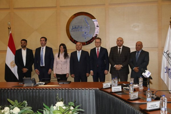 توقيع اتفاقية الحلول بين شركة دمياط أليانس لمحطات الحاويات وتحالف (يوروجيت ، كونتشيب ، هاباج لويد )، وبنك HSBC مصر