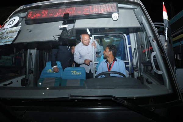 وزير النقل يدشن المرحلة الأولي من خدمات نقل الركاب بمحافظة سوهاج لربط مراكز المحافظة بالعاصمة 