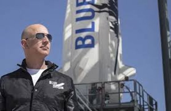 مؤسس أمازون يبذل المال والمهندسين في برنامج صواريخ وسط سباق فضاء محموم