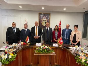 وزير الزراعة يبحث مع وزير الفلاحة التونسي التعاون بين البلدين 