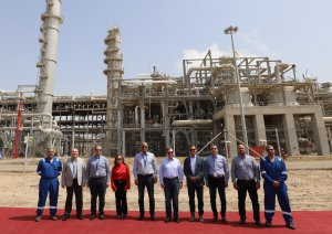 وزير البترول يتفقد مصنع الميثانكس بدمياط