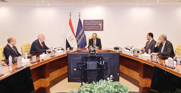 مذكرة تفاهم بين المصرية للاتصالات ومجموعة 4iG المجرية لبناء كابل بحرى يربط بين مصر وألبانيا