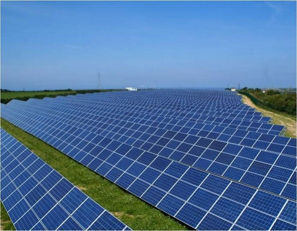 الكهرباء تشترى 14.7 ألف كيلو وات طاقة شمسية من 107 محطات