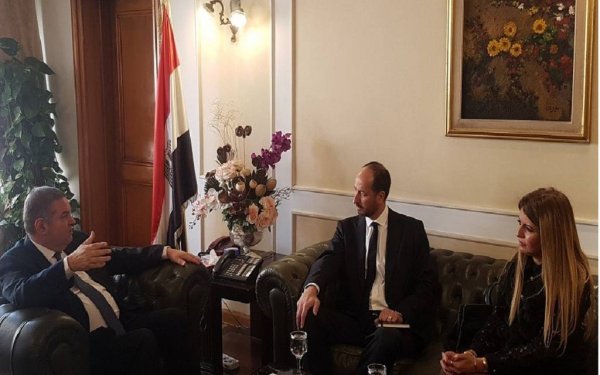 وزير الأعمال المصري يبحث مع سانوفي الفرنسية التعاون بمجال الأدوية
