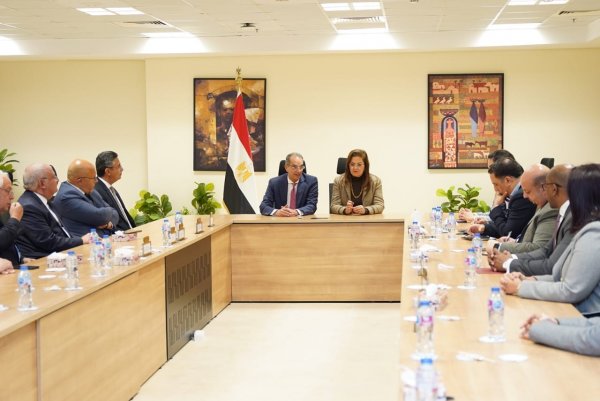 تعاون بين التخطيط والتنمية الاقتصادية وهيئة البريد لتنفيذ مشروع تنمية الأسرة المصرية
