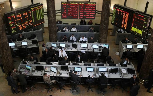 تباين مؤشرات بورصة مصر بالتعاملات المبكرة..وملياري جنيه مكاسب سوقية