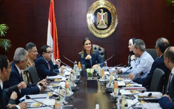 الحكومة المصرية تشكل لجنة لدعم الاستثمار الأجنبي المباشر