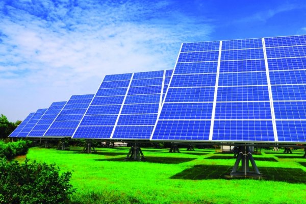 “الإنتاج الحربي” توقع عقود إنشاء مجمع صناعي للألواح الشمسية