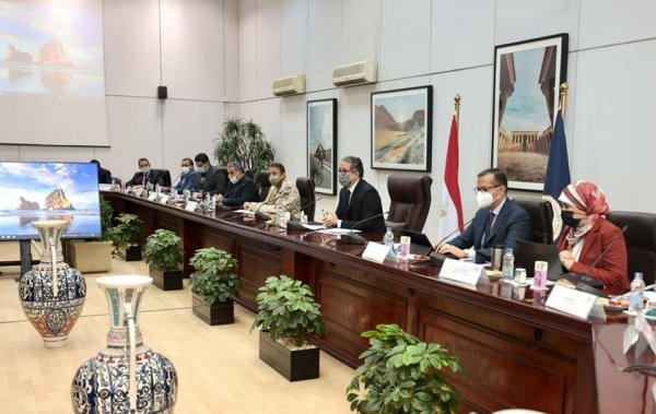 وزير السياحة والآثار يتابع جهود رفع كفاءة المنشآت الفندقية بالمنطقة المحيطة بالمتحف المصري الكبير 