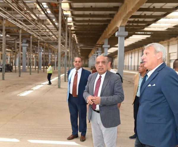 وزير قطاع الأعمال العام يتفقد أعمال تطوير شركة النصر لصناعة السيارات 