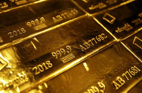مصر تمدد موعد إغلاق مزايدة التنقيب عن الذهب حتى نوفمبر