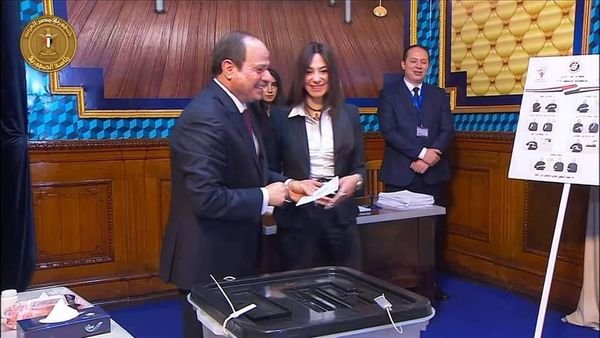 الرئيس عبد الفتاح السيسي يدلي بصوته في الانتخابات الرئاسية 2024