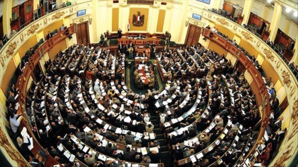 البرلمان المصري يعتمد الحساب الختامي لموازنة 2016-2017