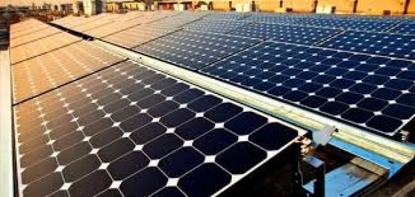اتفاقية شراكة بين العربية للأسمنت وسولاريز لإقامة محطة طاقة شمسية