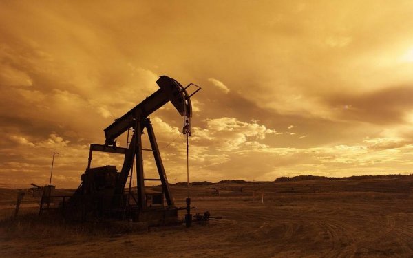 مكاسب النفط تتجاوز 2%مع تقارير بشأن العقوبات الأمريكية على إيران