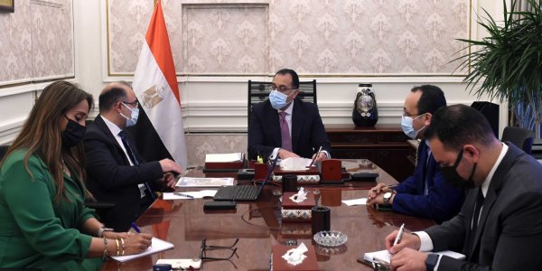 رئيس الوزراء يلتقي رئيس مجلس إدارة البورصة المصرية 