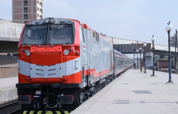 وزير النقل يتفق مع شركة روسية لتقديم دعم فني لمدة 12 سنة لعربات القطارات الجديدة 