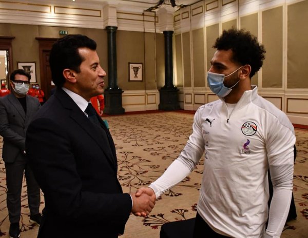 وزير الشباب والرياضة يلتقي لاعبى منتخب مصر لكرة القدم