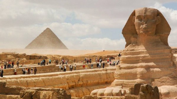 مصر تتطلع لزيادة أعداد السائحين الوافدين عقب تطبيق التأشيرة الإلكترونية