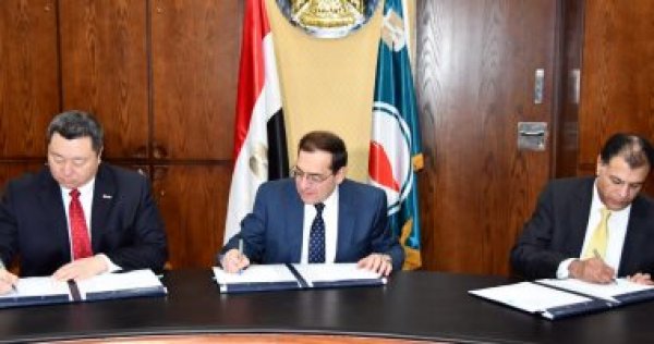  مصر توقع اتفاقية للبحث عن البترول والغاز فى الصحراء الغربية 