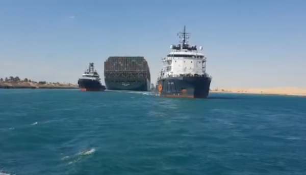 الولايات المتحدة تحاول إقناع شركات الشحن بالإبحار مجدداً في البحر الأحمر