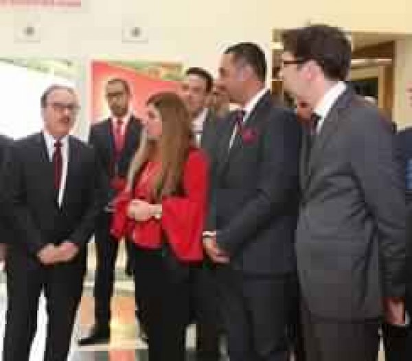 وزير الاتصالات يجتمع مع قيادات فودافون مصر‎