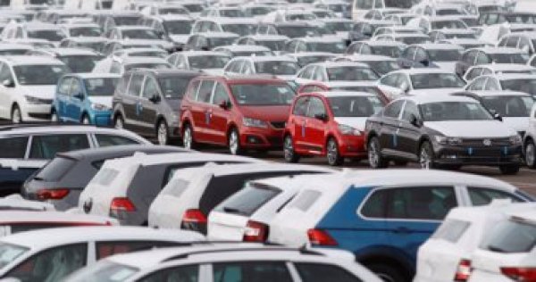  الصين تخفض رسوم استيراد السيارات إلى 15% يوليو المقبل 