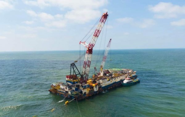 خدمات البترول البحرية تنهى أعمال سحب الخط البحرى بمشروع تنمية حقل غرب البرلس
