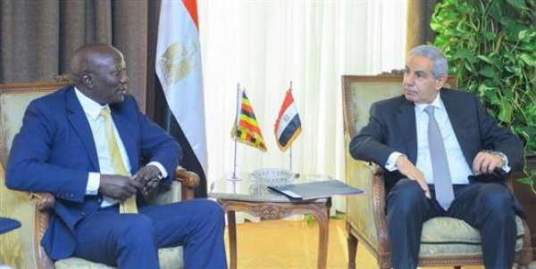 طارق قابيل يبحث مع وزير الدولة الأوغندي لشئون التجارة والتعاونيات تعزيز العلاقات الاقتصادية والتجارية 
