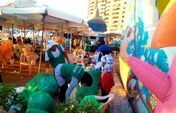  البيئة تنفذ أكبر حملة لتنظيف الشواطئ بالإسكندرية بطول حوالى ٥ كيلو متر 