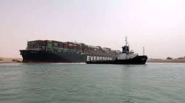 فيديو.. قناة السويس تحجز على السفينة الجانحة.. وخلافات مع الشركة المالكة
