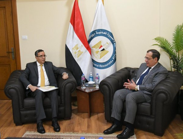 وزير البترول يبحث مع السفير الهندى بالقاهرة فرص التعاون 