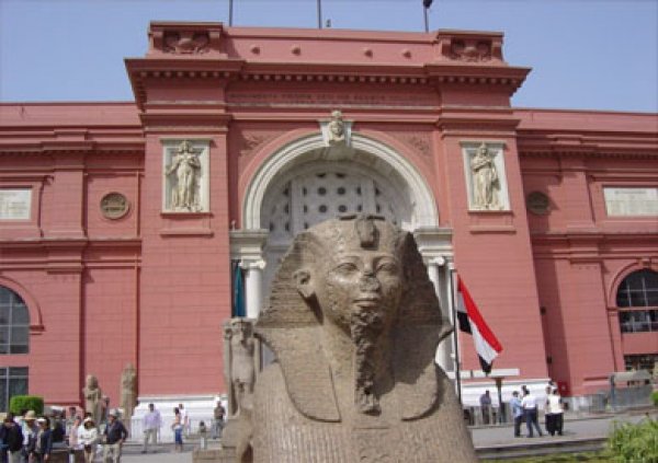  وزارة السياحة تستضيف وفدا من أئمة السودان في زيارة للمتحف المصري