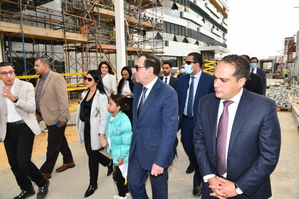 وزير البترول يزور مستشفى اهل مصر لعلاج مصابى الحروق بالمجان