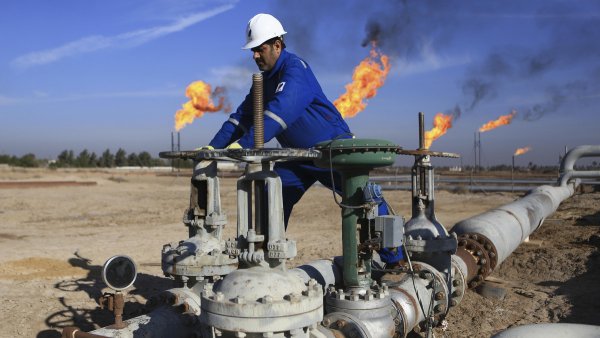 العراق يزيد إنتاج حقل الناصرية النفطي إلى 100 ألف برميل يوميا 
