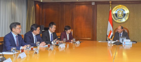  وزير التجارة والصناعة يبحث مع وفد مقاطعة شاندونج الصينية تعزيز أطر التعاون