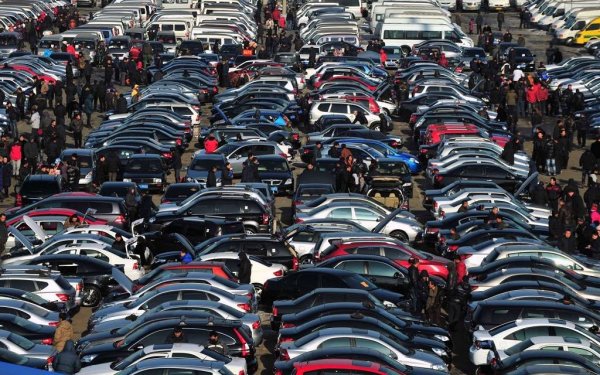 مبيعات السيارات بالصين تسجل أكبر وتيرة هبوط شهري بـ6 سنوات
